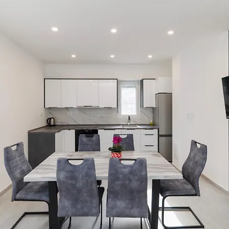 Three-bedroom Dina