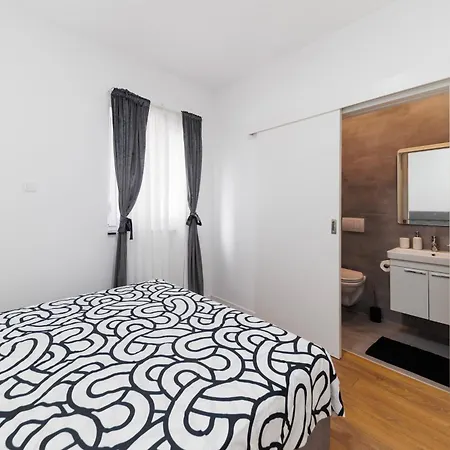 Appartamento Three-bedroom Dina Zara