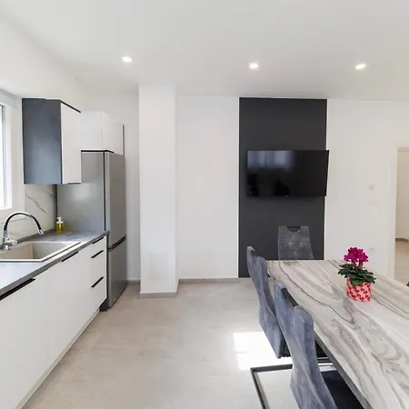 Three-bedroom Dina Zara
