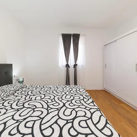 Three-bedroom Dina Zara
