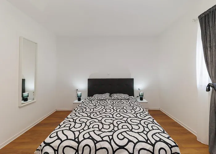 Apartment Three-bedroom Dina
