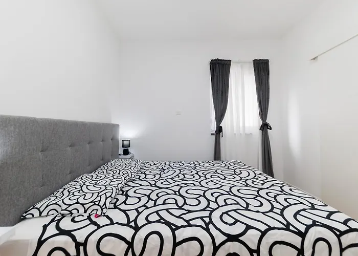 Three-bedroom Dina * Zadar