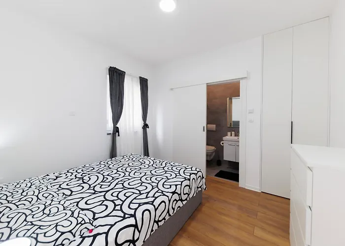 Apartment Three-bedroom Dina *