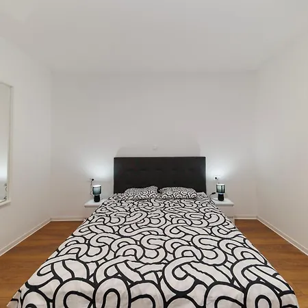 Apartment Three-bedroom Dina