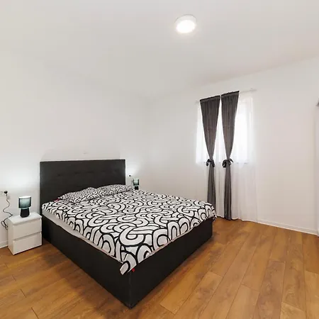 Three-bedroom Dina זאדאר