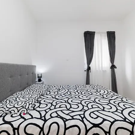 Three-bedroom Dina * Zadar