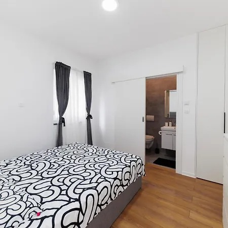 Apartment Three-bedroom Dina *