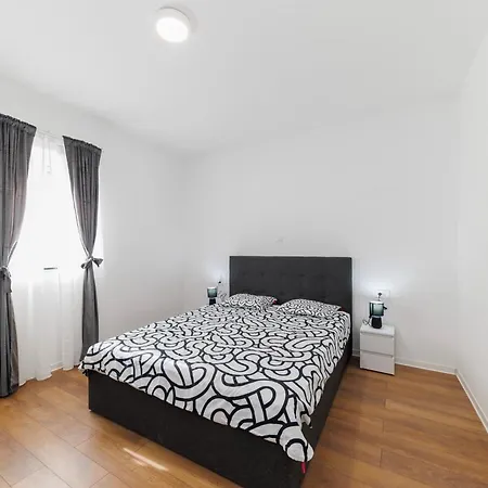 Three-bedroom Dina Daire Zadar