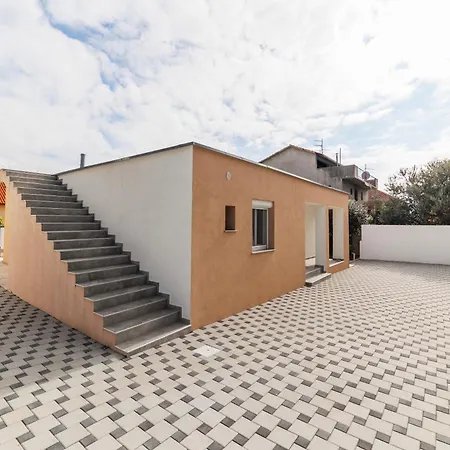 Three-bedroom Dina * זאדאר