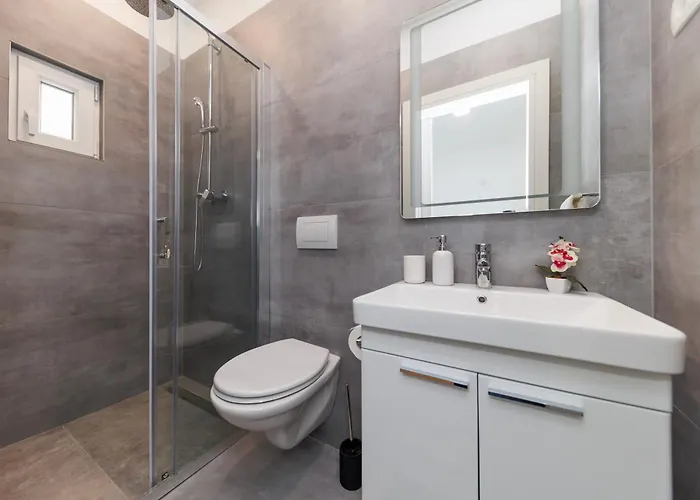 Three-bedroom Dina 公寓