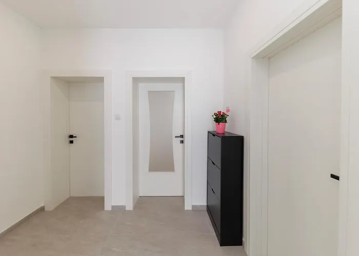 Three-bedroom Dina Appartamento *